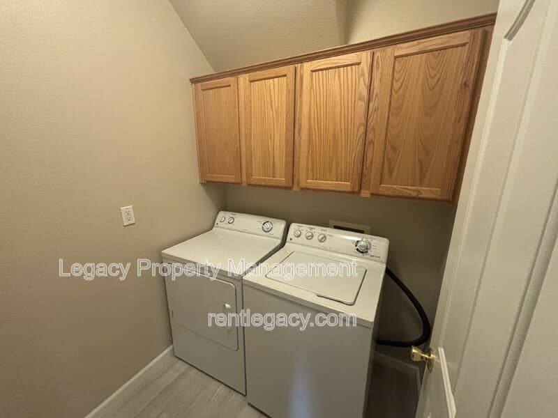 Folsom Condo: 108 Esplanade Circle