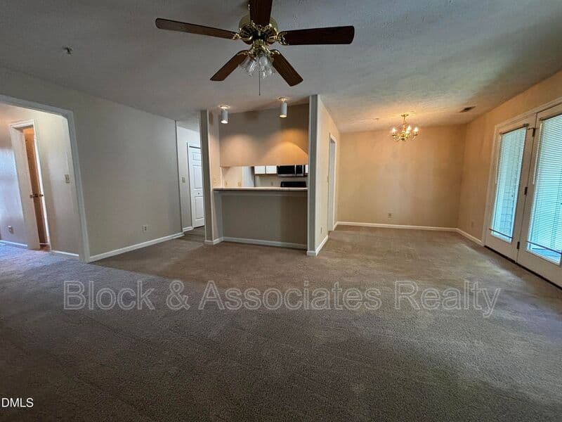 Fayetteville House: 259-7 Waterdown Drive