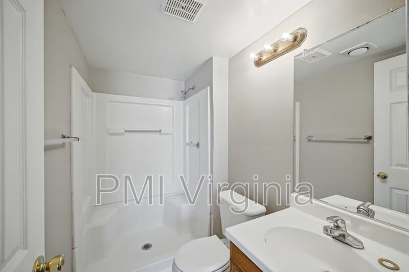 Virginia Beach Townhome: 835 N Buckingham Ct