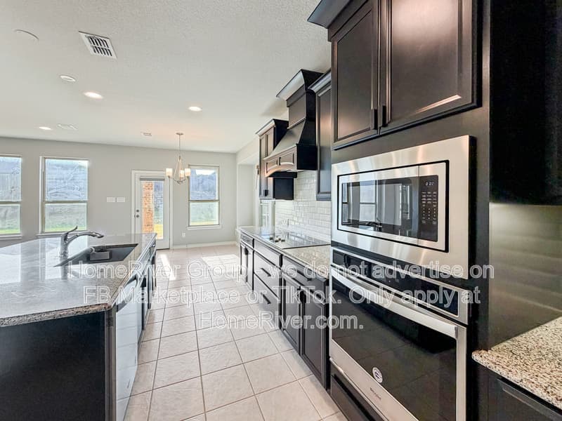 Denton House: 3604 Arroyo Trl
