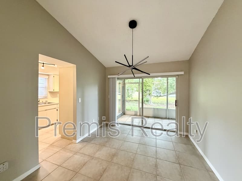 Palm Harbor Condo: 102 Steeplechase Lane