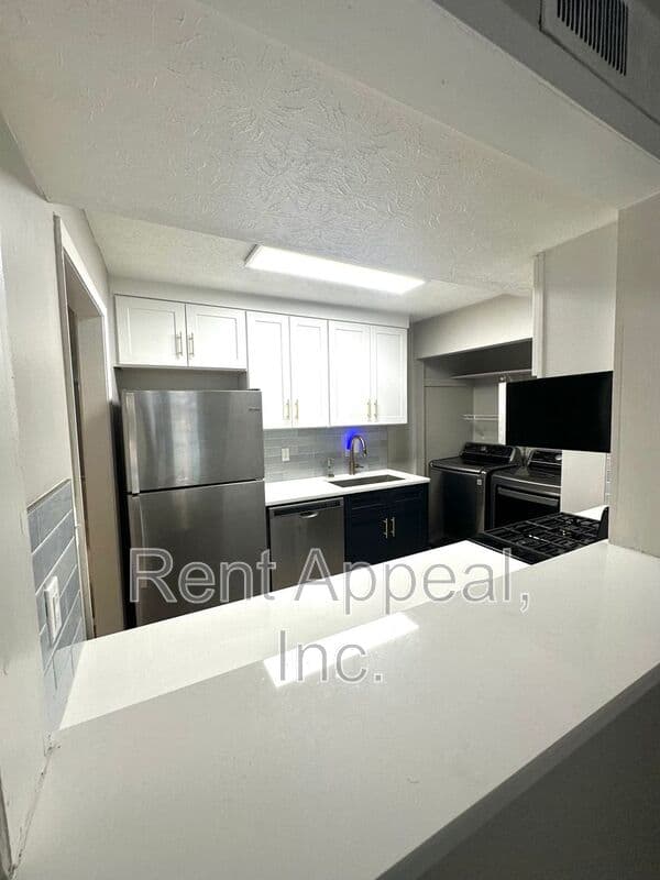 Marietta House: 214 Smokerise Cir SE