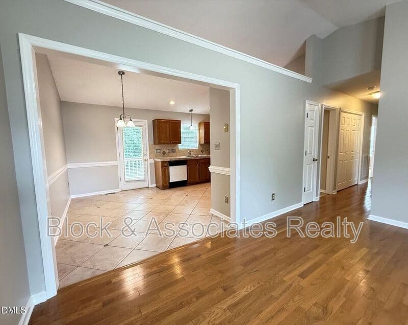 Wake Forest House: 610 E Jones Avenue