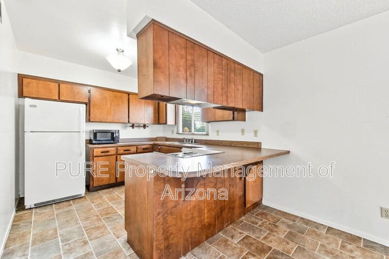 Tempe House: 2604 W Ellis Dr