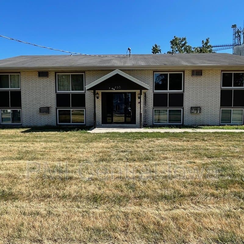 Waukee Condo: 450 Laurel St