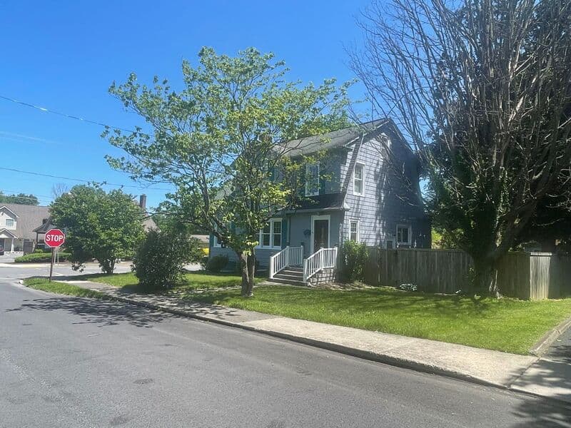 Stroudsburg House: 528 Lindbergh Avenue