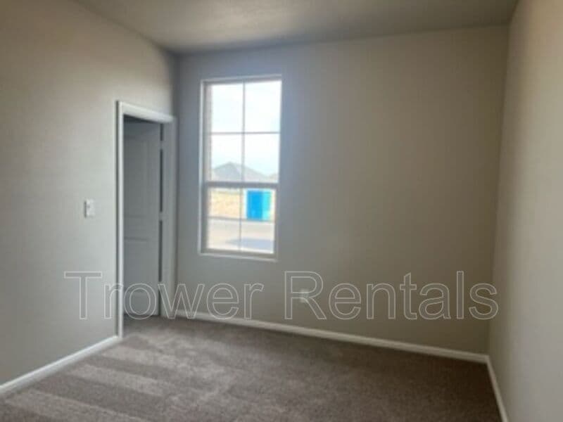 Odessa House: 1902 Twin Falls Dr