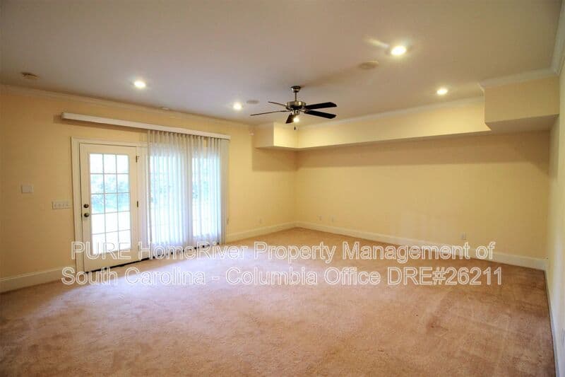 Columbia House: 395 Highland Point Drive
