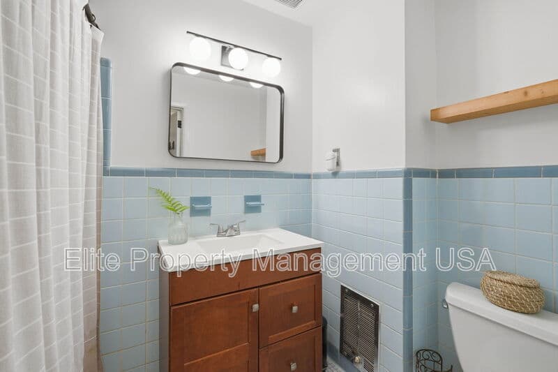 Gainesville House: 1338 Northwood Cir NE