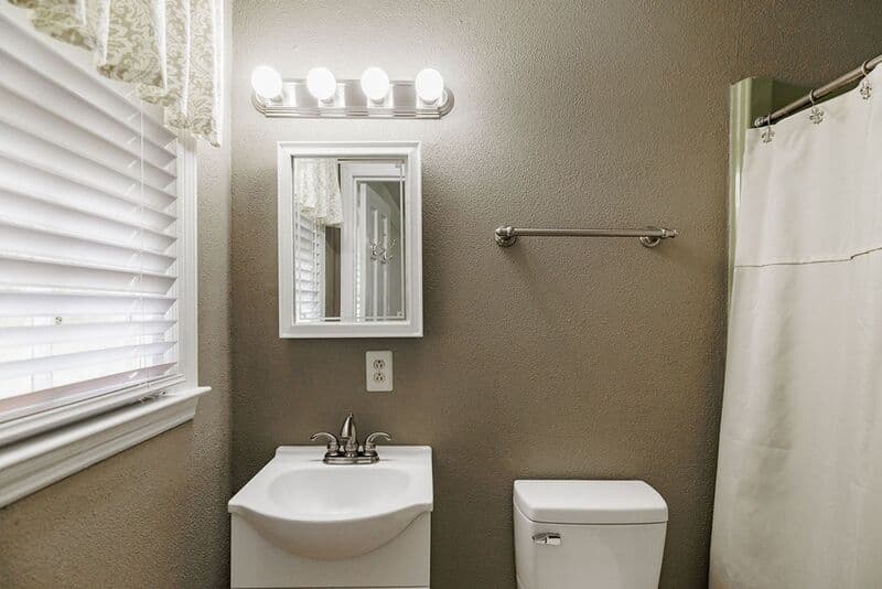 Watkinsville House: 1110 Maple Cir