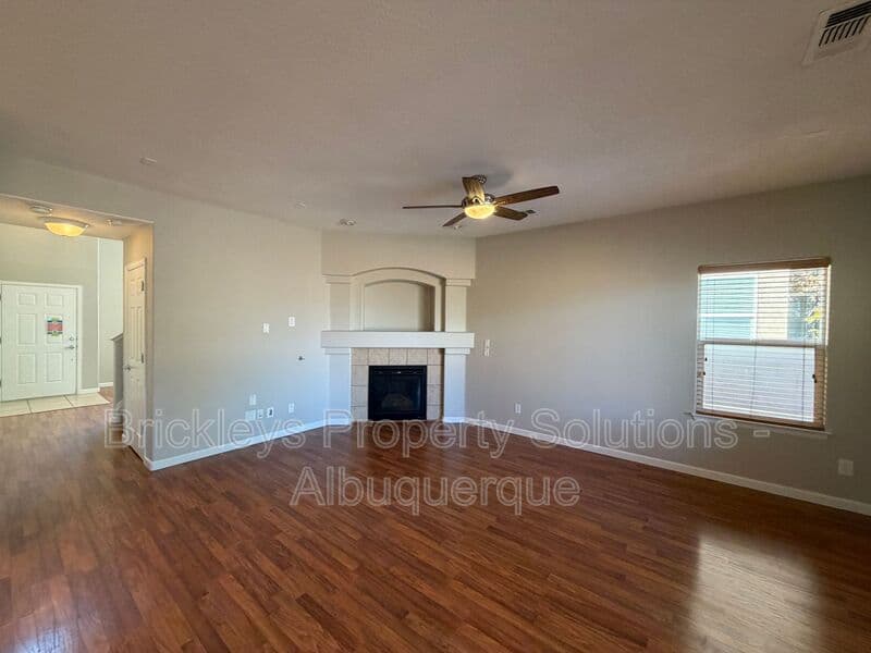Rio Rancho House: 418 Paseo Roja Pl NE