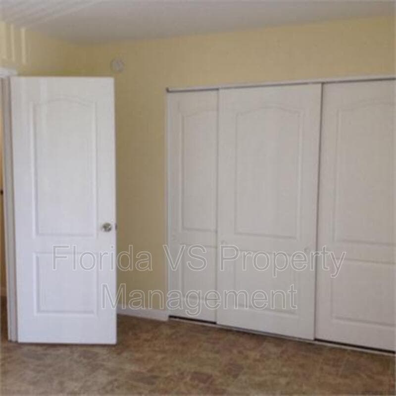 Kissimmee Condo: 800 Lucaya Dr.