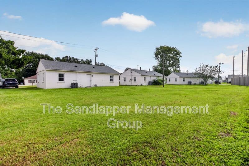 North Charleston Townhome: 3107 AZALEA DR