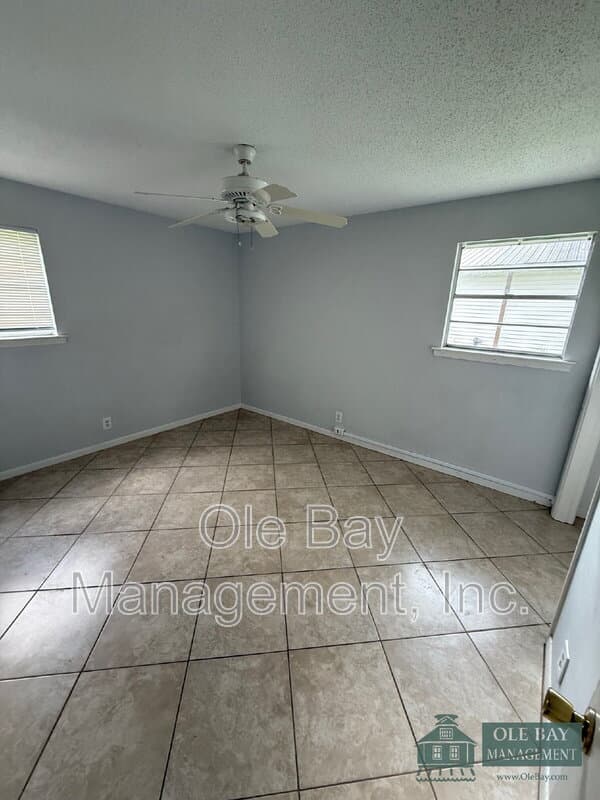 Mobile House: 6201 Three Notch Rd