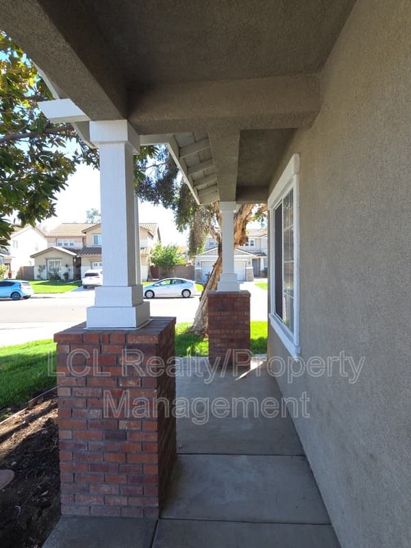 Eastvale House: 6563 Peridot Ct