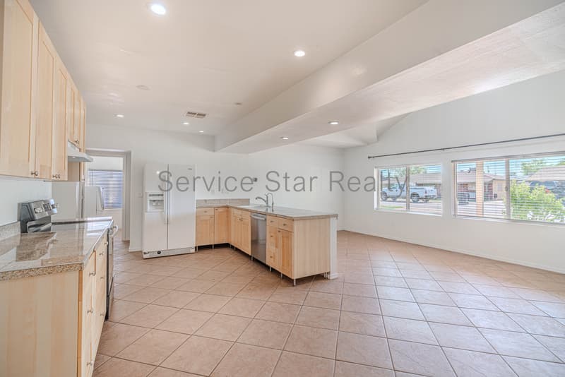 Gilbert House: 7 S Catalina St