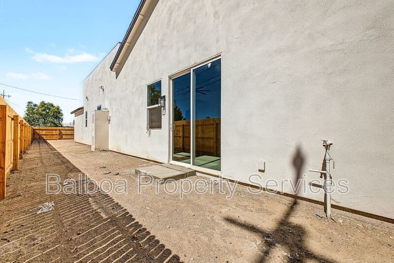 Buckeye Condo: 212 2nd Ave E