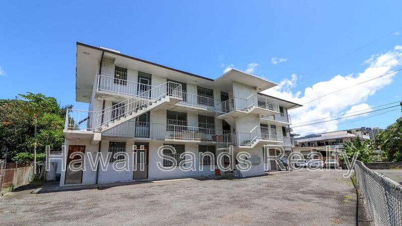 Honolulu House: 39 Hialoa St
