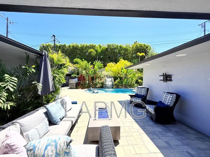Los Angeles House: 5500 Shenandoah Avenue