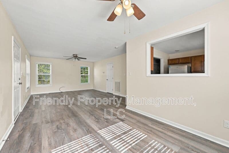 Greensboro House: 1 Llano Ct