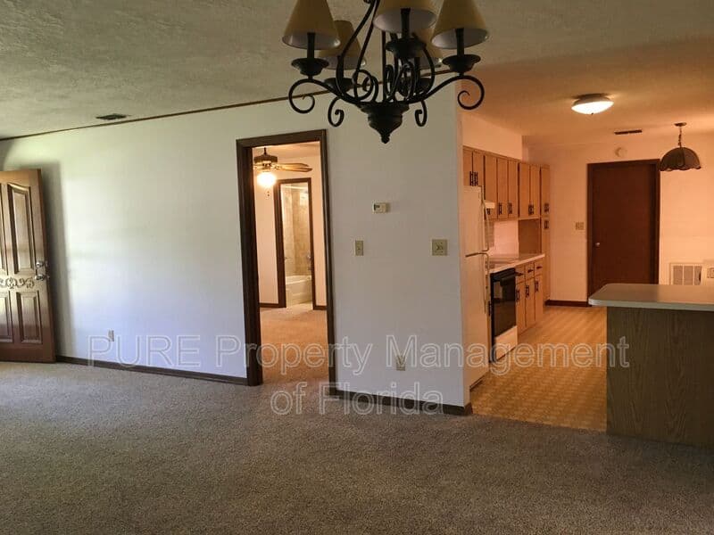 Ocala House: 3242 NE 32 Avenue