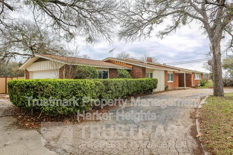 Harker Heights House: 101 Highland Oaks Drive