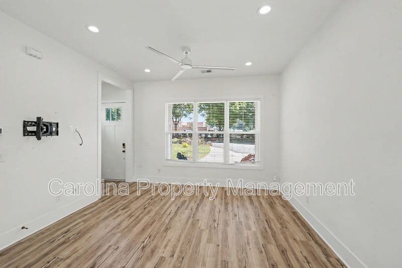 Charlotte House: 1521 Walton Rd