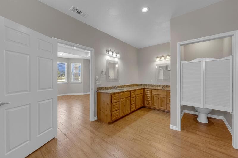 Kingsland House: 625 Skyline Drive