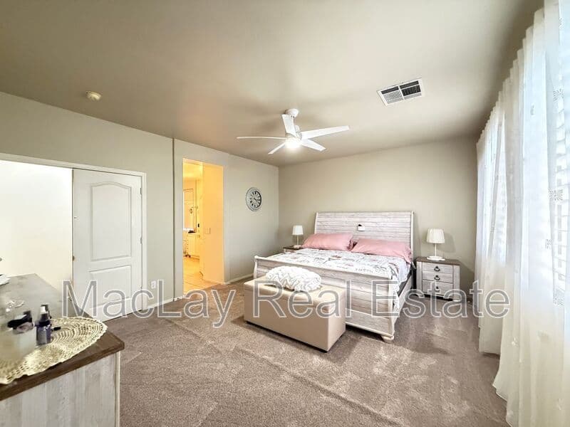 Chandler House: 757 W Aloe Pl