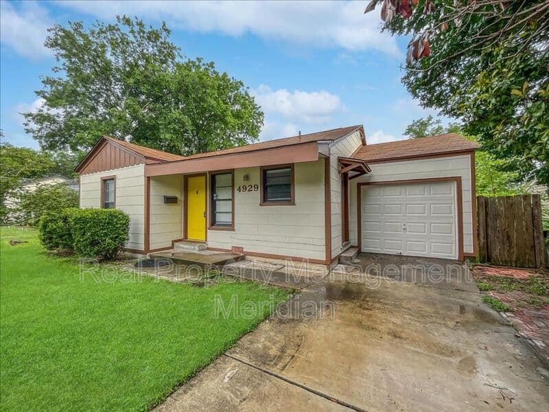 Forth Worth House: 4929 Donnelly Ave