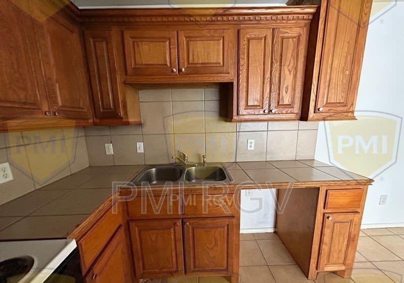 Pharr Condo: 1503 E Coyote St