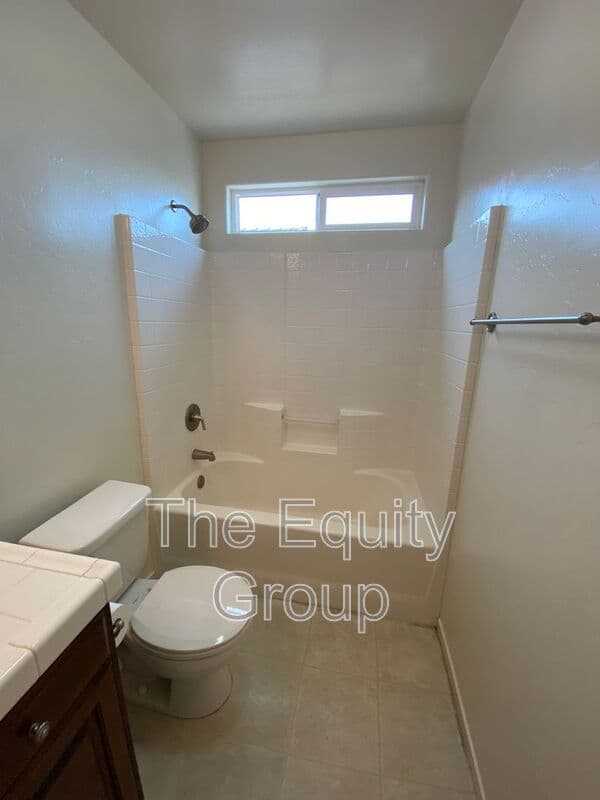Visalia House: 1025 West Reese Ct
