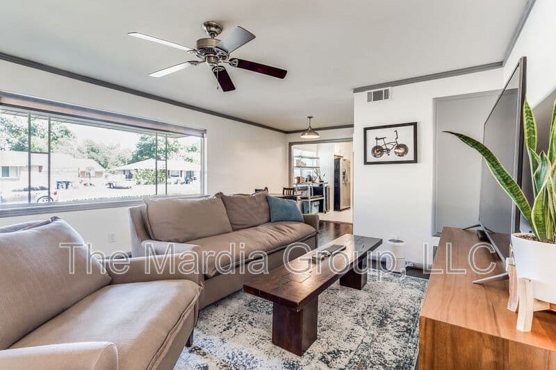 Dallas House: 10312 Sylvia Dr.