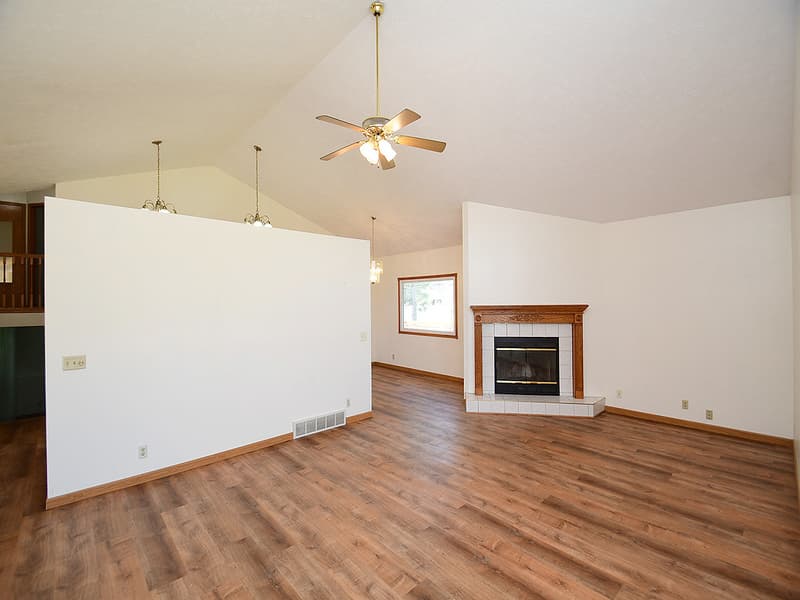 Grand Island House: 820 Redwood Road