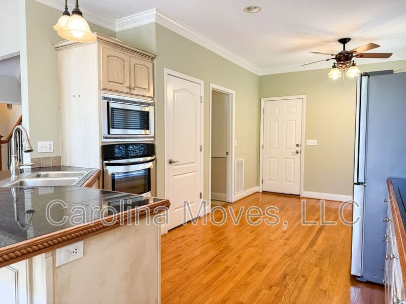 Duncan House: 745 Charleston Place