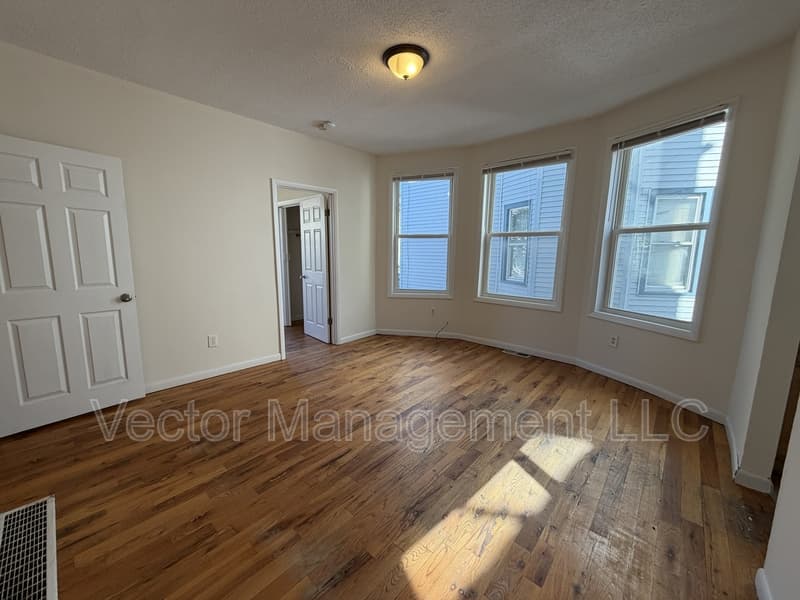 New Haven Condo: 34 Wolcott Street - 1st Floor