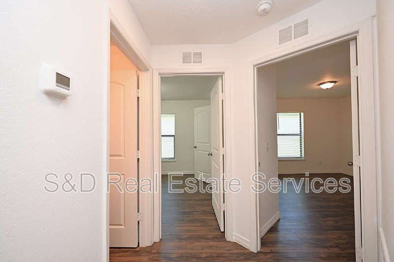 Lakeland House: 2238 Caspian Dr