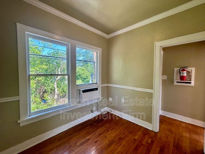 Shreveport House: 320 College A