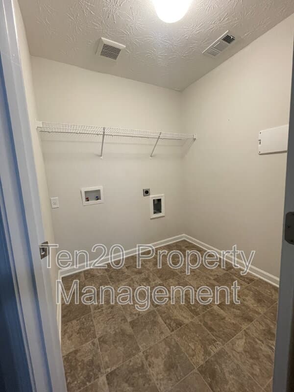 Phenix City House: 36 Willow Trace Dr