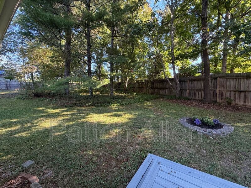 Fairview House: 14 Fox Run Pl