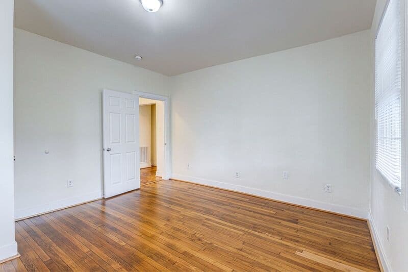 Richmond Condo: 2922 Noble Ave. A
