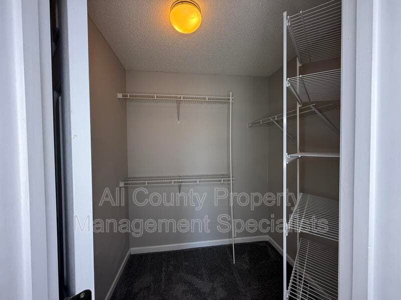 Columbia House: 5 Sterling Ridge Ct