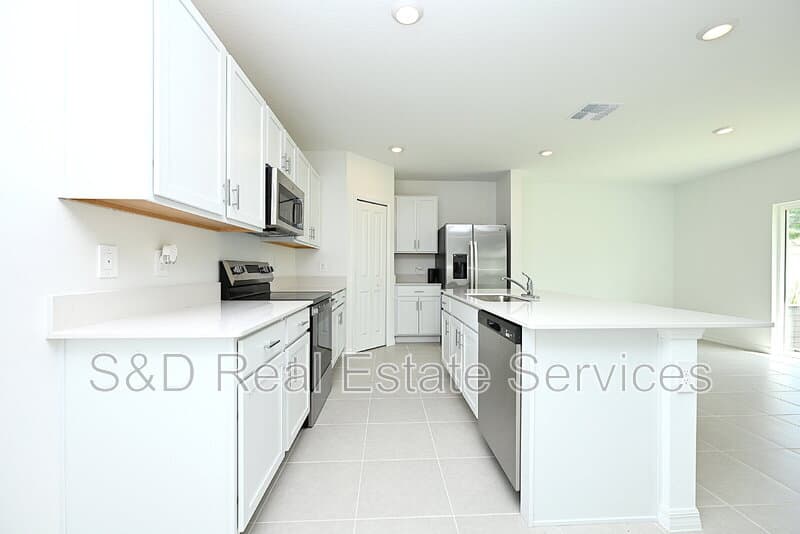 Lakeland House: 7847 Abagail Dr.