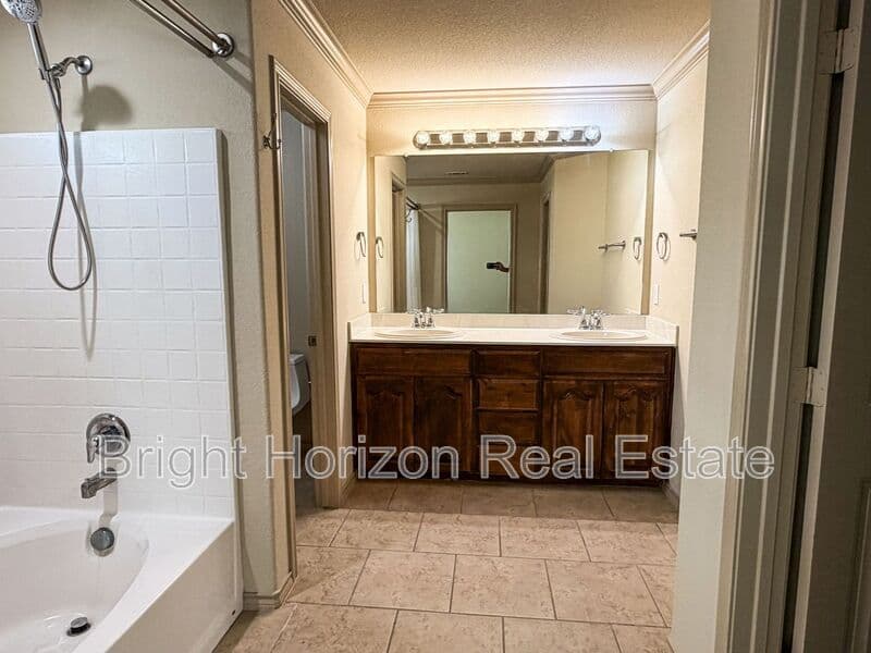 Fort Worth House: 5049 Britton Ridge Lane