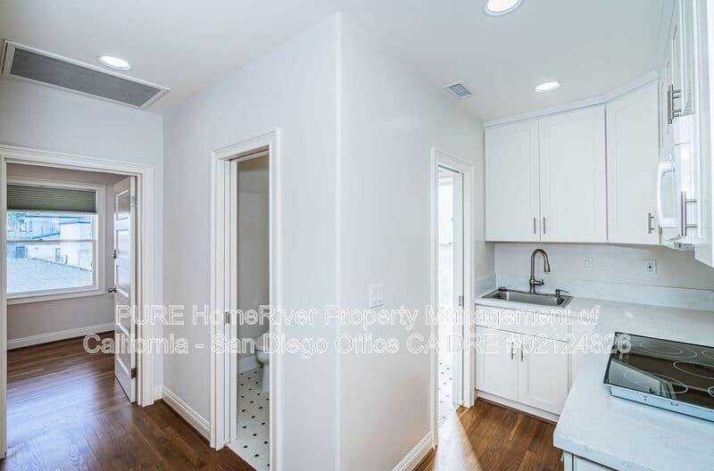 San Diego House: 2477 A St