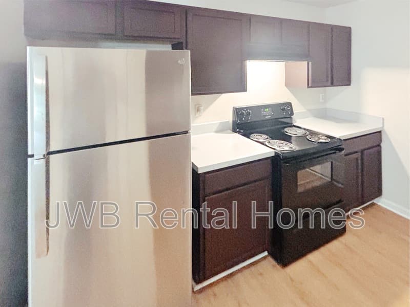 Jacksonville House: 2139 Sessions Ln
