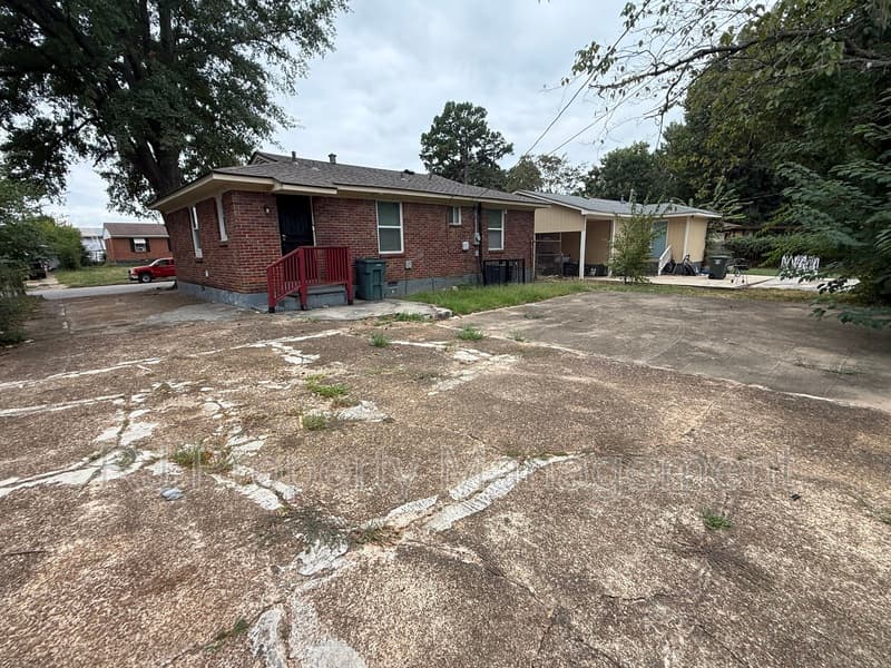 Memphis House: 2166 Cassie Ave