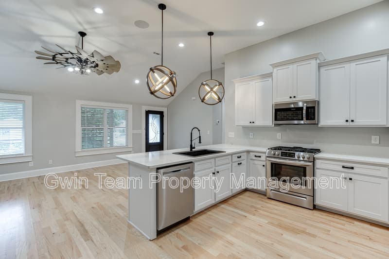 Lawrenceville House: 75 Cherry St