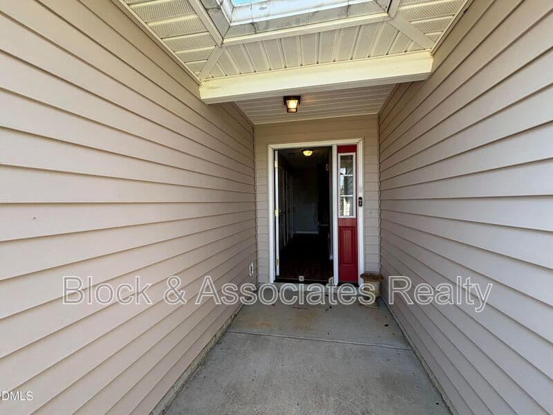 Raeford House: 337 Americana Dr