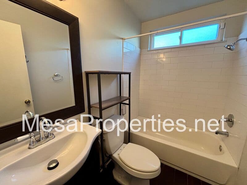 Upland House: 197 Spinnaker Way
